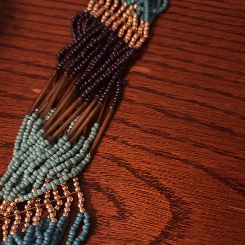 Elegant Multicolor Beaded Necklace - Picture 4 of 4